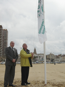 Una de les banderes verdes certificades per Aenor a Palamós.
