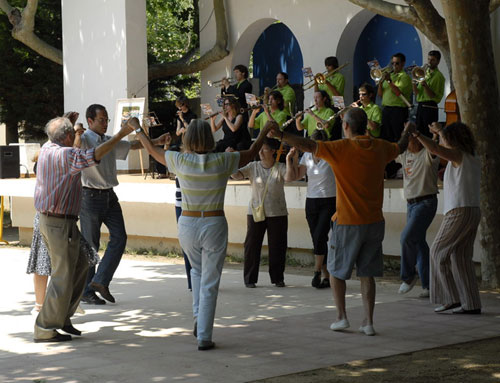 Una recent ballada de sardanes a Palamós. (Fotografia cedida per Josep Lois).
