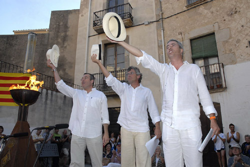 Els actors de La Gespa, pronunciant el pregó de Festa Major. (Fotografia cedida per Josep Lois).