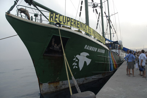 El Rainbow Warrior al port de Palamós. Fotografia cedida per Josep Lois.