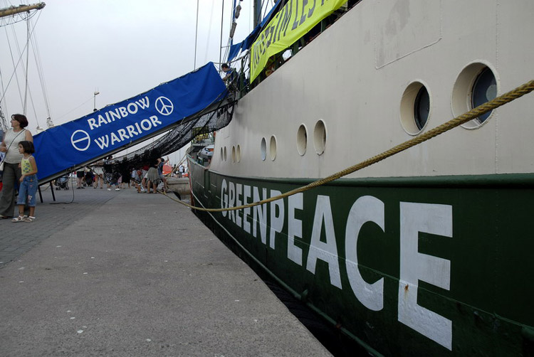 El Rainbow Warrior 2, al moll de ponent del port de Palamós. (Fotografia cedida per Josep Lois).