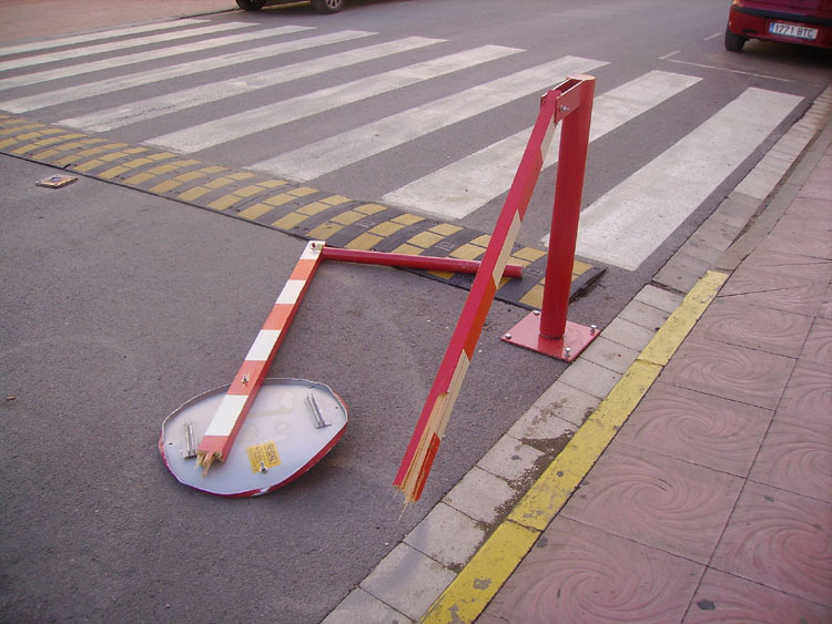 La tanca que aquest matí han trobat trencada.
