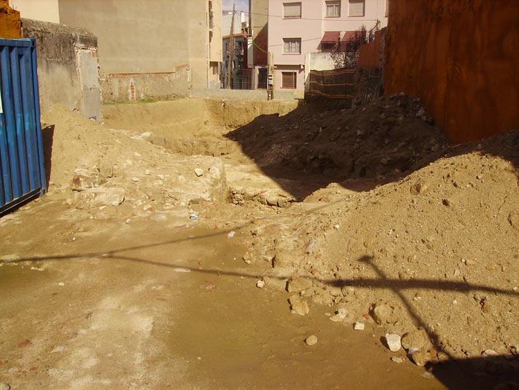 Imatge del baluard que es va trobar durant les obres del pàrking soterrani a la plaça dels Arbres.