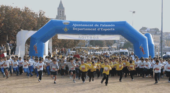 Nens i nenes de totes les escoles del municipi participaran demà al Passeig en la tradicional cursa del Cros Atlètic Vila de Palamós.