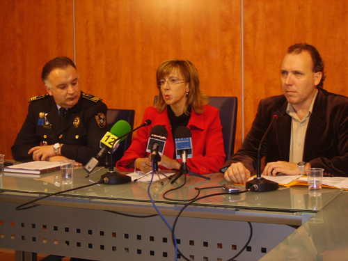 Xavier Borrallo, Teresa Ferrés i Alfons Bartolomé, durant la presentació del servei de policia de proximitat.