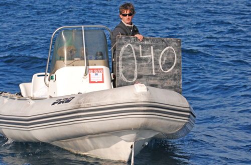 Imatge de Gerard Duran, oficial de la Christmas Race 2007, format al Club de Vela Palamós i alumne del curs de vela escolar. (Foto: Alfred Farré)