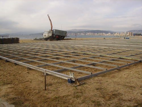 Les feines de muntatge de l'envelat, aquest migdia.