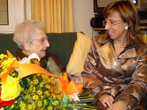 Dolors Moret amb l'alcaldessa de Palamós, Teresa Ferrés.