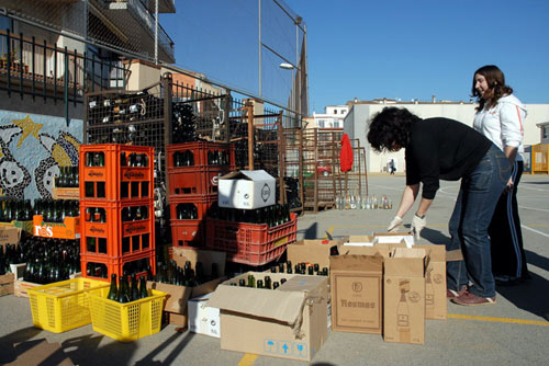 Imatge d'arxiu de les antigues recollides d'ampolles a La Salle.