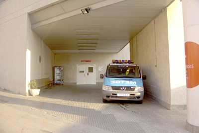 Accés al servei d'urgències de l'hospital de Palamós.