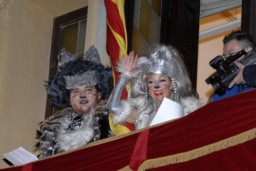 El Rei i la Reina del Carnaval de Palamós, a l'Ajuntament durant La Vesprà.   (Fotografia cedida per Josep Lois).