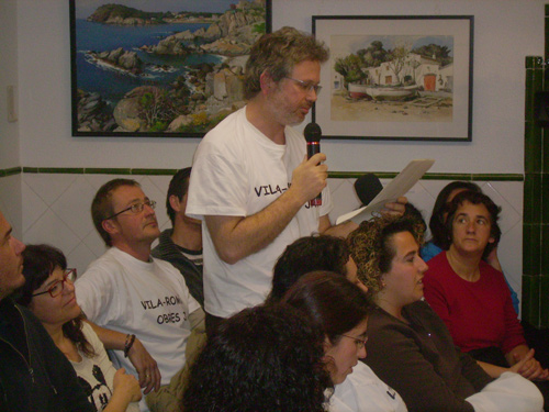 El portaveu de l'AMPA del Vila-romà, durant el Ple.