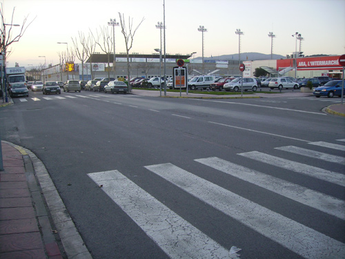 La cruïlla de l'avinguda de Catalunya i el carrer de Provença.