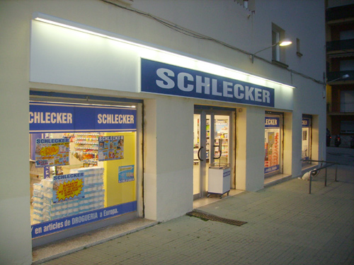 L'establiment de la cadena Schlecker atracat dissabte a Mas Guàrdies.