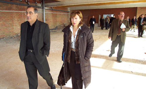 Una visita institucional al futur Espai del Peix de Palamós, en una imatge d'arxiu.