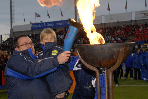 Encesa del peveter del MIC 2008, ahir al Nou Estadi. (Fotografia cedida per Josep   Lois).