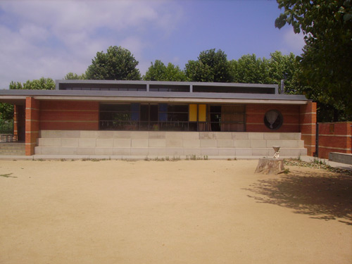 L'antic mòdul d'educació infantil del Vila-romà, abans de començar les obres.