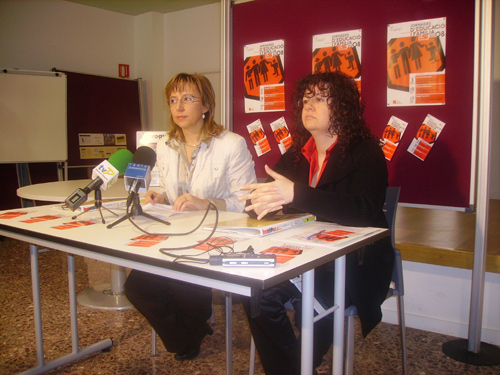 Teresa Ferrés i Raquel Gallego, avui a la presentació de les Jornades d'Educació i   Família.