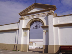 Entrada principal al cementiri de Palamós.