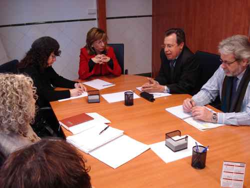 Un moment de la reunió celebrada avui a l'Ajuntament de Palamós.