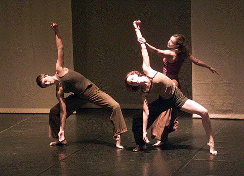 Activitat de dansa de la companyia Cobosmika a Palamós.