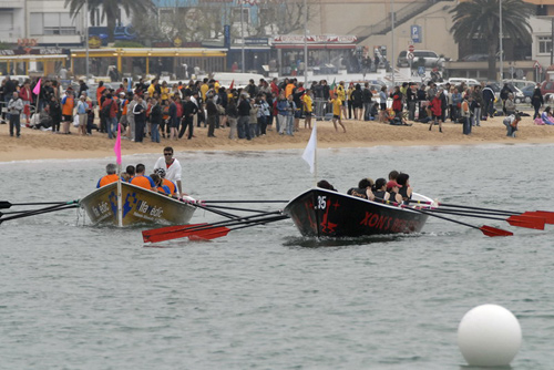 Un moment de la regata de diumenge a la platja Gran. (Fotografia cedida per Josep   Lois).