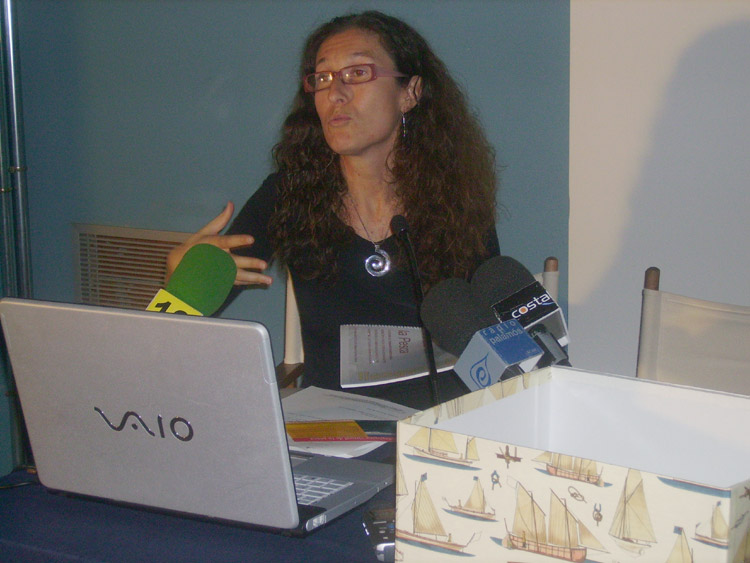 Presentació de la Maleta Pedagògica, l'any passat, amb la tècnica Glòria Ñaco.