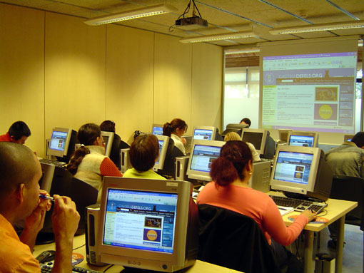 Classe d'inserció laboral per a immigrants, en una imatge d'arxiu.