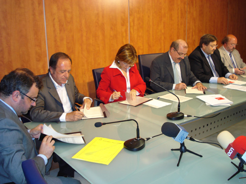 L'acte de la firma del conveni del transport públic, aquest passat mes d'abril.