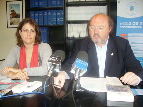 L'alcalde Jordi Soler i la tècnica de Medi Ambient, Diana Lledó, presentant avui la   campanya.