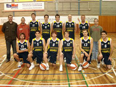La plantilla del Club Esportiu Palamós de bàsquet, el Carnisseries Arnall.