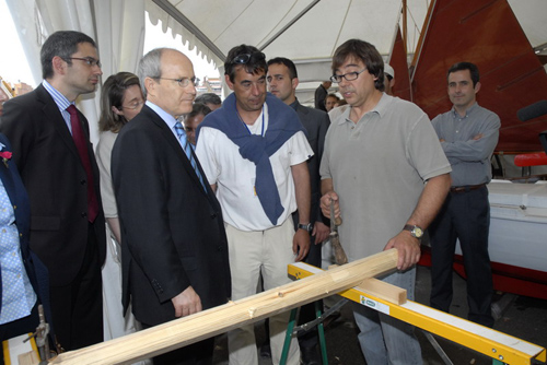 El President de la Generalitat, José Montilla, visita un dels estands de 'Palamós,   Terra de Mar'. (Fotografia cedida per Josep Lois).