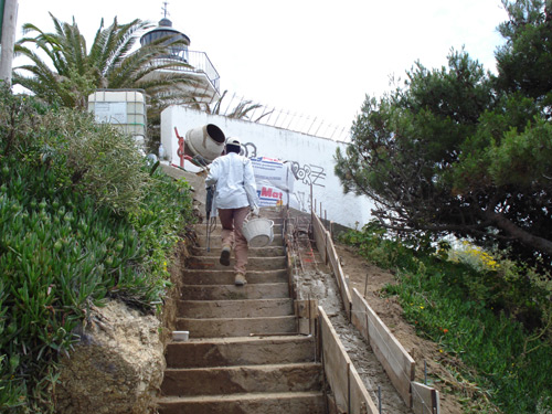Obres al camí de ronda, entre la platja de Pere Grau i el far.