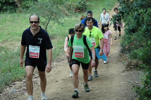 Un grup de participants a l'edició d'ahir de la Marxa Popular Mar i Muntanya.   (Fotografia cedida per Josep Lois).
