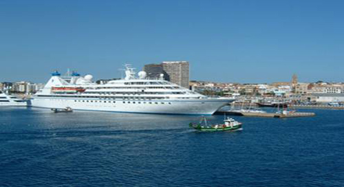 El Seabourn Legend, en una anterior estada a Palamós.