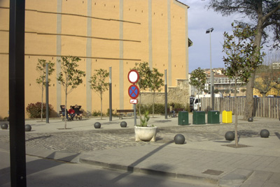 La plaça que porta el nom del doctor Francesc Dalmau.