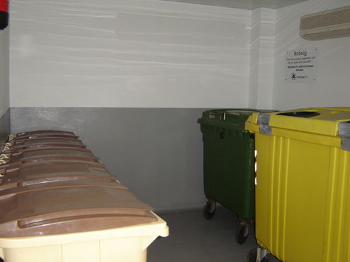 La nova zona de contenidors del mercat cobert.