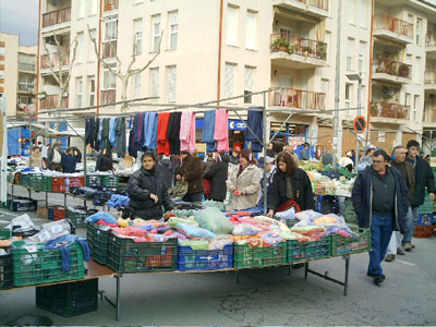 Imatge d'arxiu del mercat setmanal dels dimarts, a l'avinguda de Catalunya.