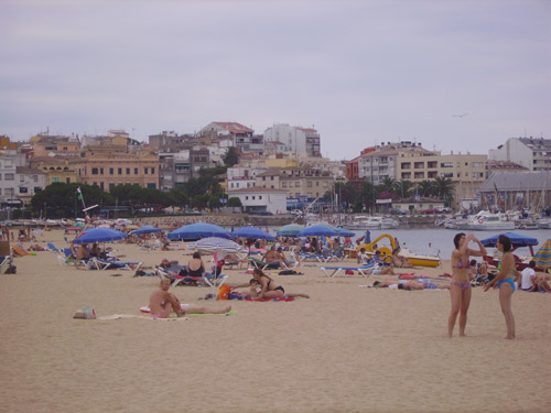 La platja Gran, avui amb bandera groga.
