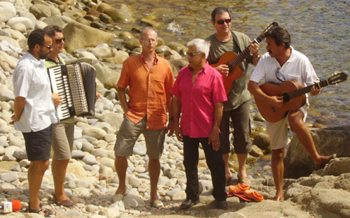Membres dels grups que actuaran a la Mostra de l'Havanera, durant la presentació que   s'ha fet avui a s'Alguer.