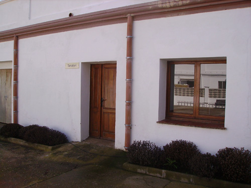 L'actual sala de vetlla del cementiri municipal de Palamós.