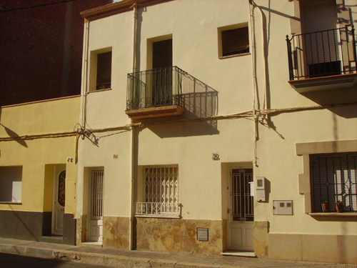 L'immoble on s'ha trobat el cadàver, al número 70 del carrer de Santa Marta.