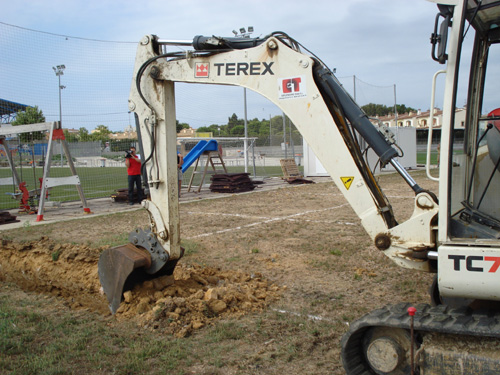 Inici de les obres dels vestidors de la zona esportiva, avui.