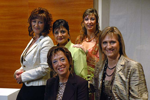 Les cinc actrius d''Entre dones'.