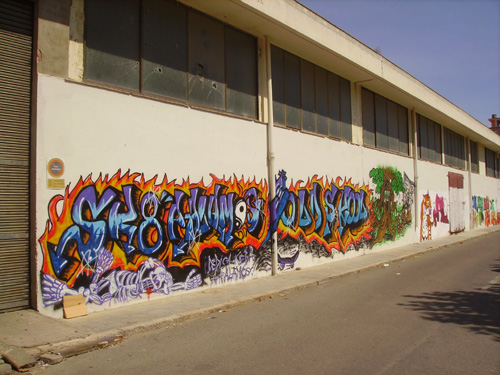 El mural que s'està pintant a la nau dels 50 metres.