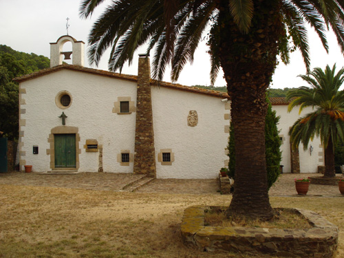 El recinte de l'ermita de Bell-lloc.