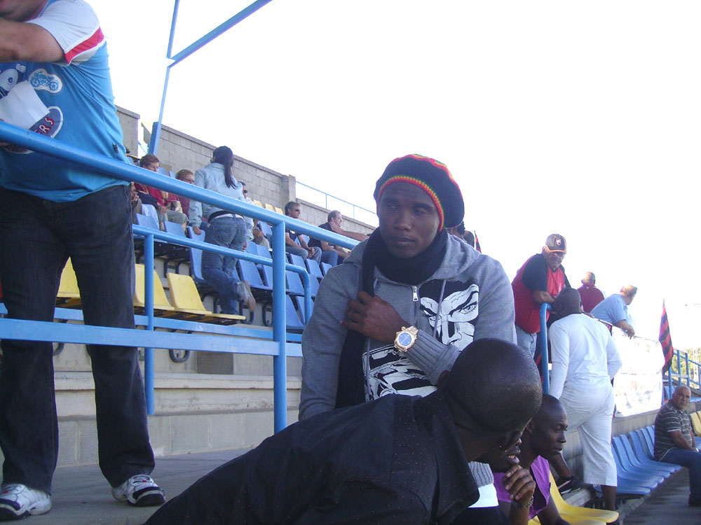 Eto'o entrant al camp del Palamós