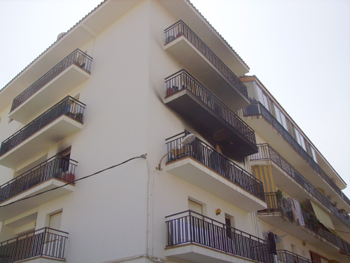 L'immoble afectat per l'incendi, aquest migdia.