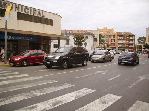 Trànsit a l'avinguda de Catalunya de Palamós, aquesta tarda.