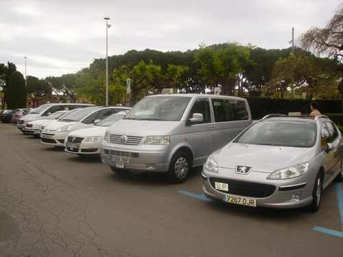 Alguns dels taxis que presten el seu servei a la comarca del Baix Empordà.